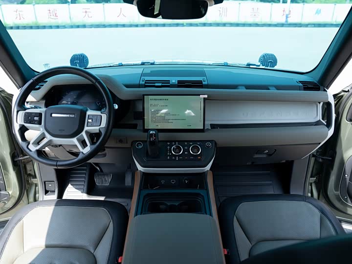 Land Rover Defender — фото 10