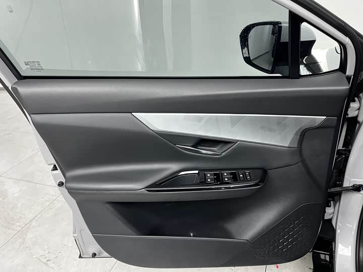 Changan UNI-T 2023 1.5 T Premium — фото 16