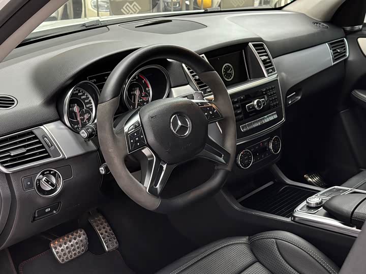 Mercedes-Benz M-Class 2015 AMG ML 63 — фото 5