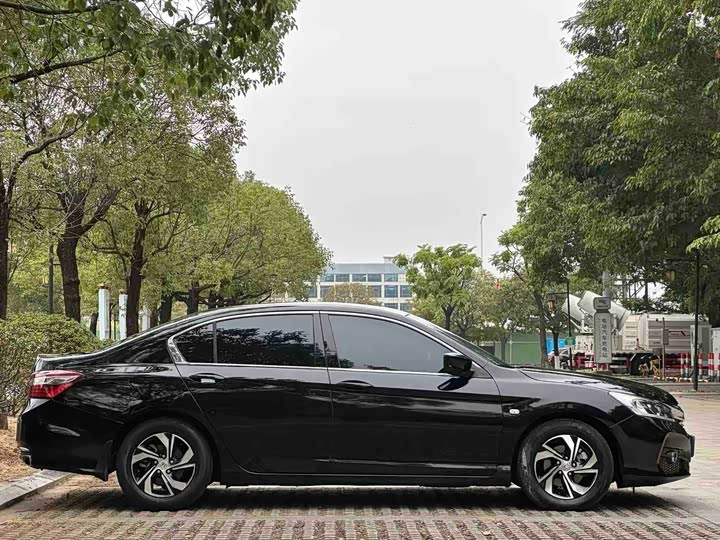Honda Accord — фото 4