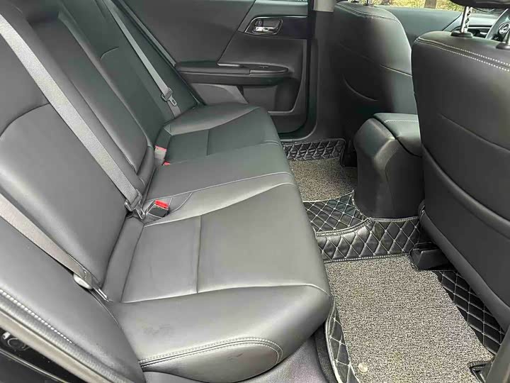 Honda Accord — фото 11