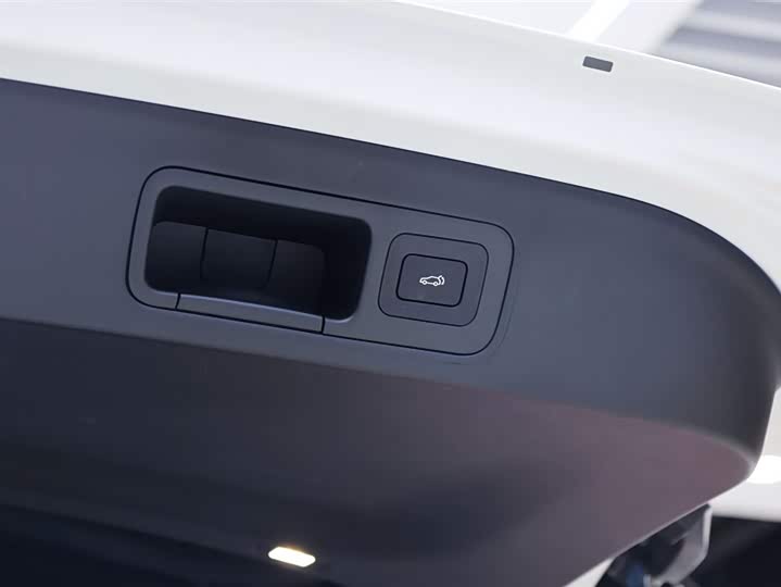 Trumpchi M8 2024 Hybrid — фото 31
