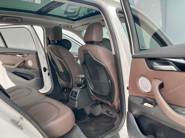 BMW X1 2021 s Drive 25 Li Leading — фото 13