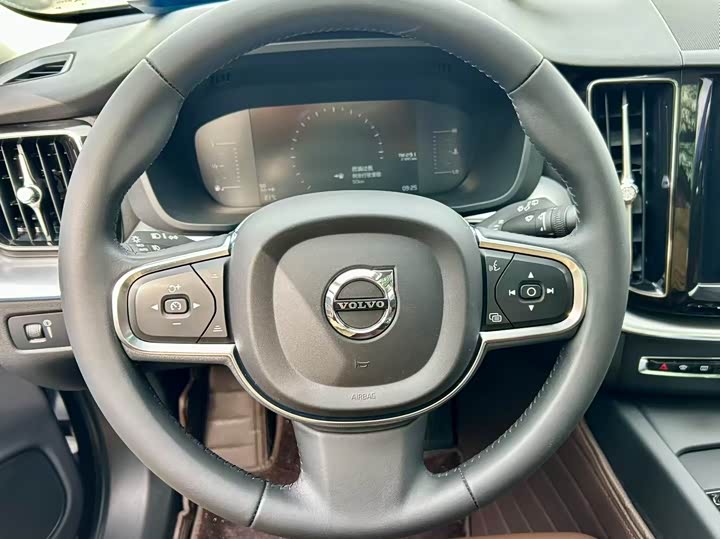 Volvo XC60 2019 T 5 4 WD VI — фото 8