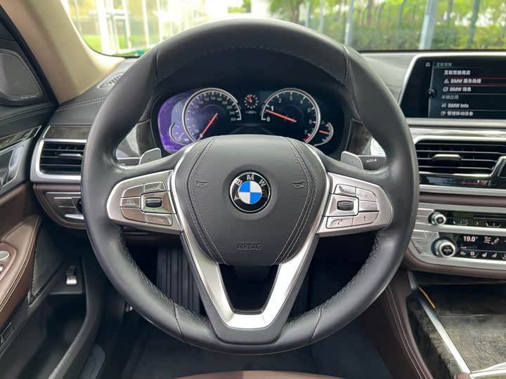 BMW 7-Series 2017 740 Li Leading — фото 20