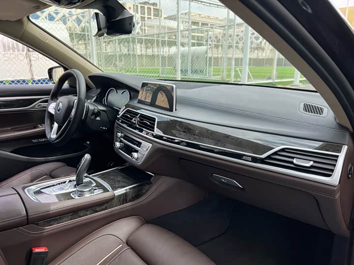 BMW 7-Series 2017 740 Li Leading — фото 11