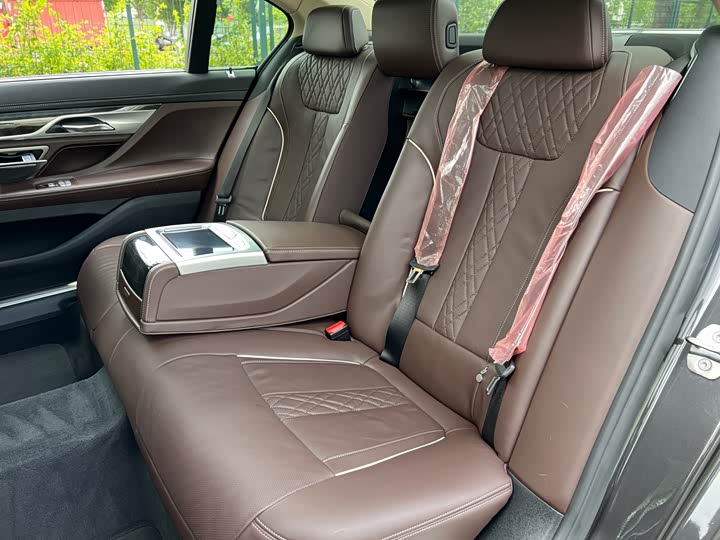 BMW 7-Series 2017 740 Li Leading — фото 15