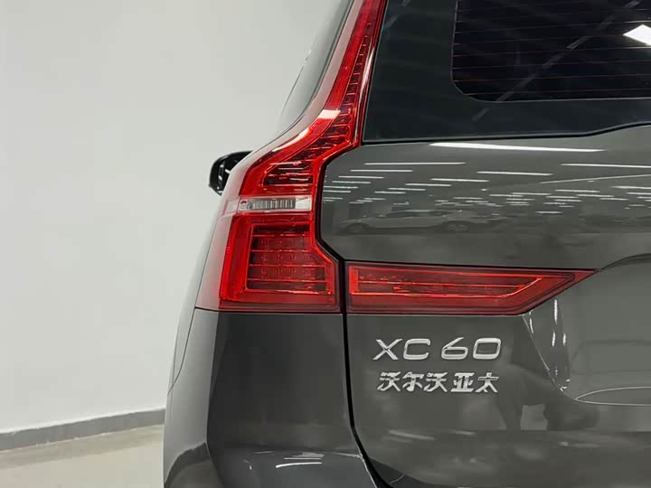 Volvo XC60 2022 B 5 4 WD — фото 21