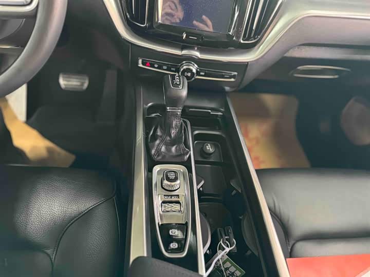 Volvo XC60 2019 T 5 4 WD VI — фото 11