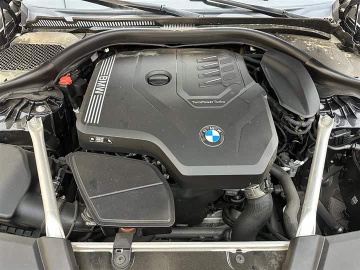 BMW 5-Series 2022 525i M — фото 17