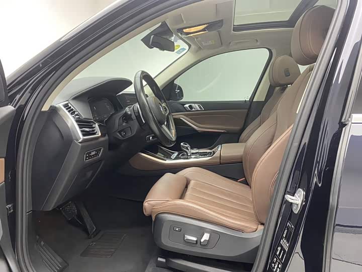 BMW X5 2019 x Drive 40i M — фото 17
