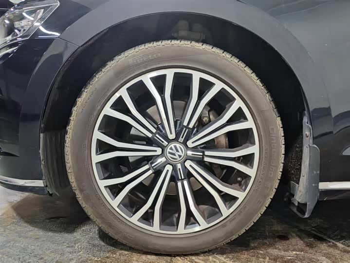 Volkswagen Phideon — фото 16