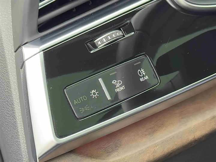 Audi Q7 2023 55 TFSI quattro S line Sport — фото 16