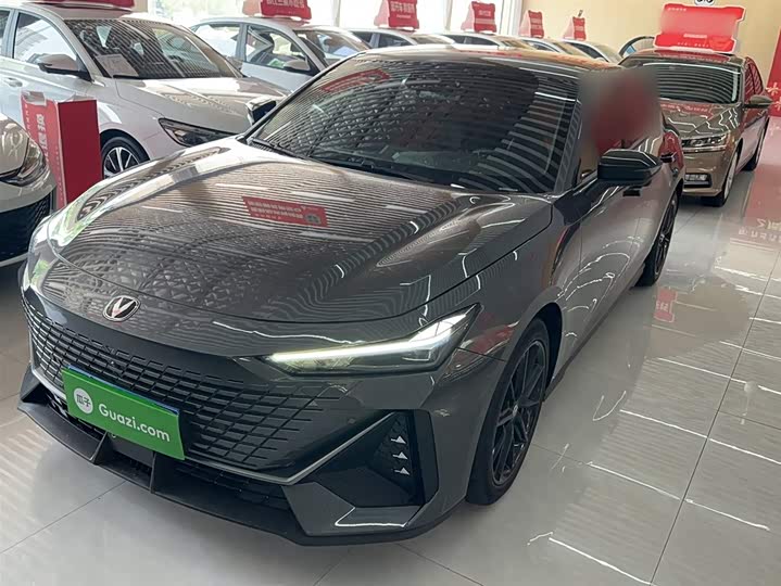 Changan UNI-V 2022 1.5 T Premium — фото 5