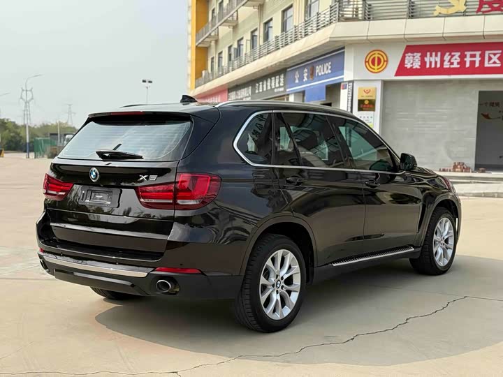 BMW X5 2017 x Drive 28i — фото 10