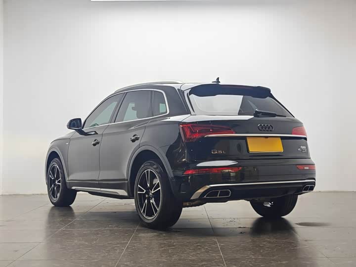 Audi Q5L 2023 40 T — фото 4