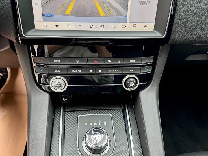 Jaguar F-PACE 2016 2.0 T 2 WD — фото 13