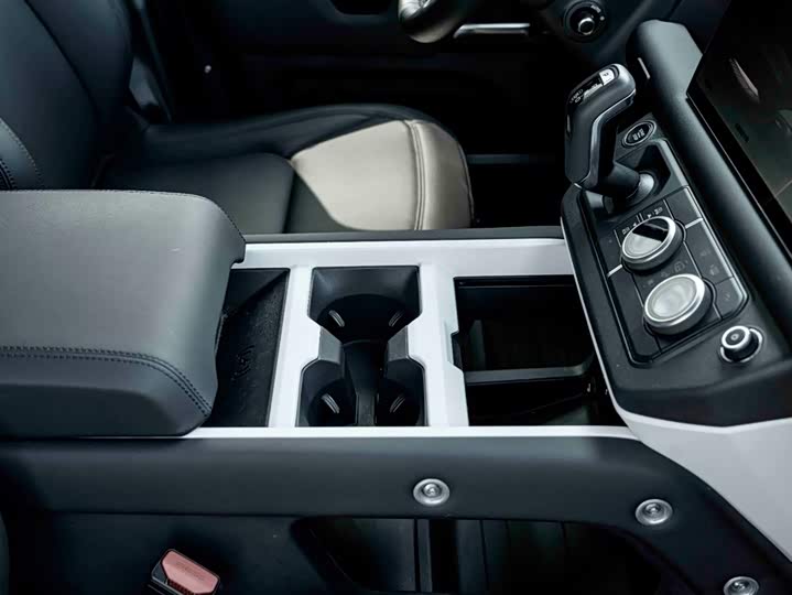 Land Rover Defender — фото 15