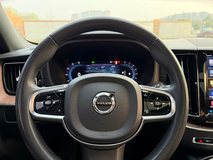 Volvo XC60 2024 B 5 4 WD — фото 15