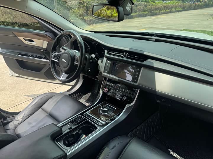 Jaguar XFL 2018 XFL 2.0 T 200 PS — фото 10