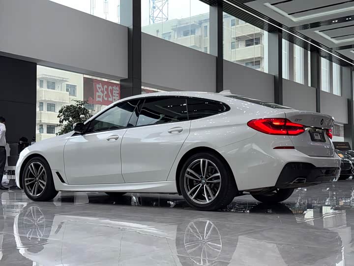 BMW 6-Series 2020 630i M — фото 9