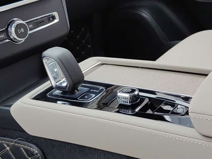 Volvo XC 90 2026 B 5 4 WD 5 — фото 10