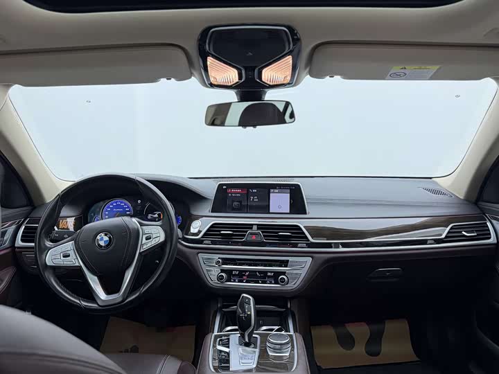 BMW 7-Series 2018 730 Li Leading — фото 12
