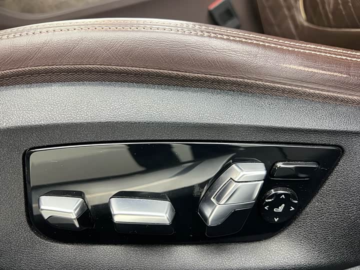 BMW 7-Series 2019 740 Li Leading — фото 7