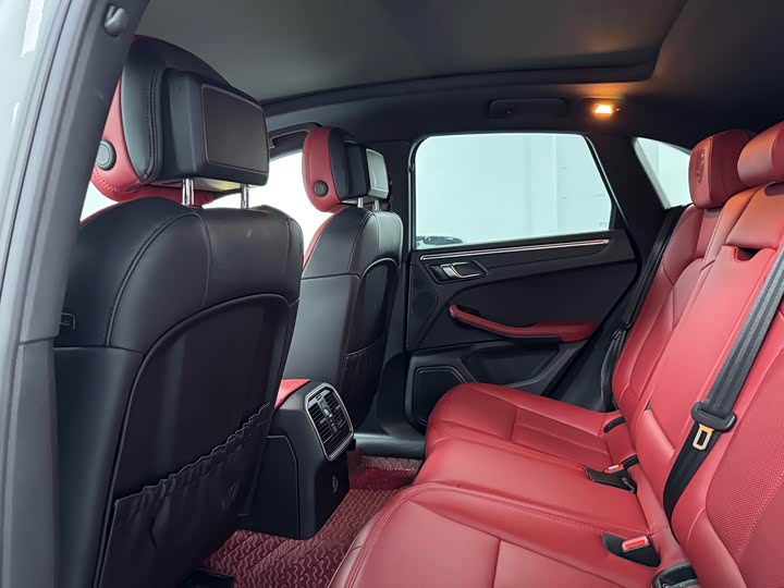 Porsche Macan 2018 Macan 2.0 T — фото 8