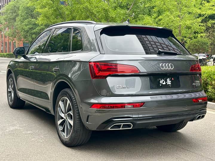 Audi Q5L 2022 40 T — фото 6