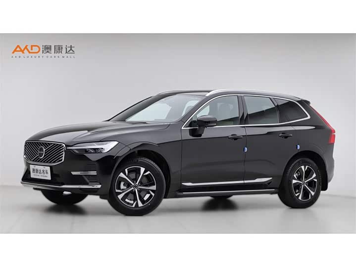Volvo XC60 2026 B 5 4 WD — фото 1