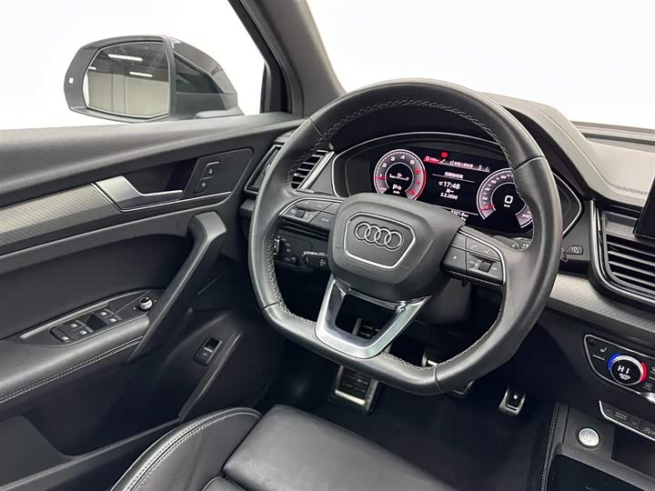 Audi Q5L 2023 40 T — фото 10