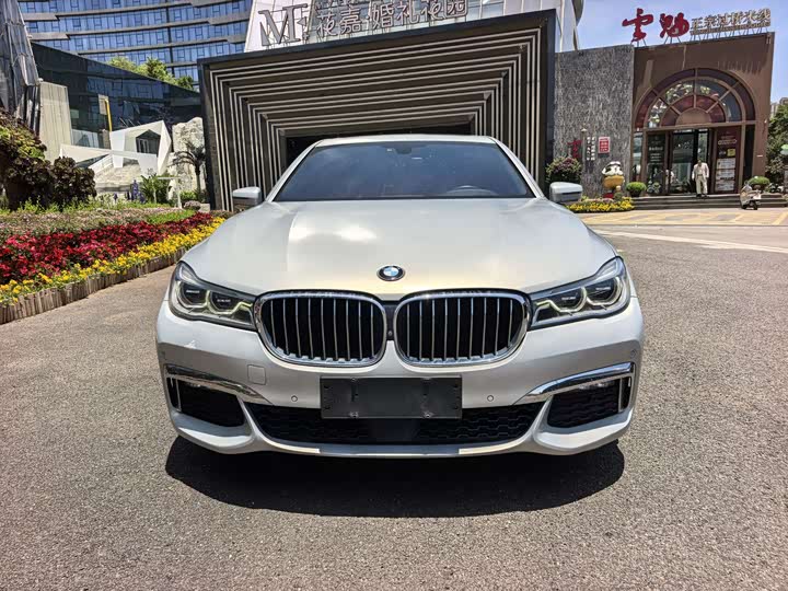 BMW 7 Series 730Li премиум M спортпакет — фото 2