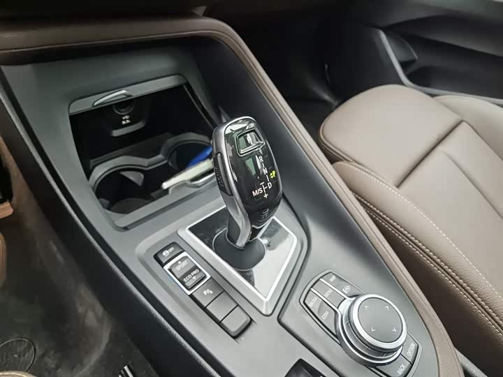 BMW X1 2022 s Drive 25 Li Leading — фото 13