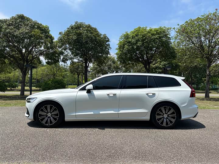 Volvo V60 2020 T 5 — фото 15