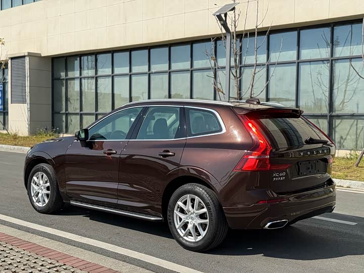 Volvo XC60 2019 T 5 4 WD V — фото 10