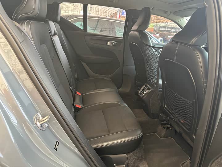 Volvo XC40 2020 T 3 — фото 12