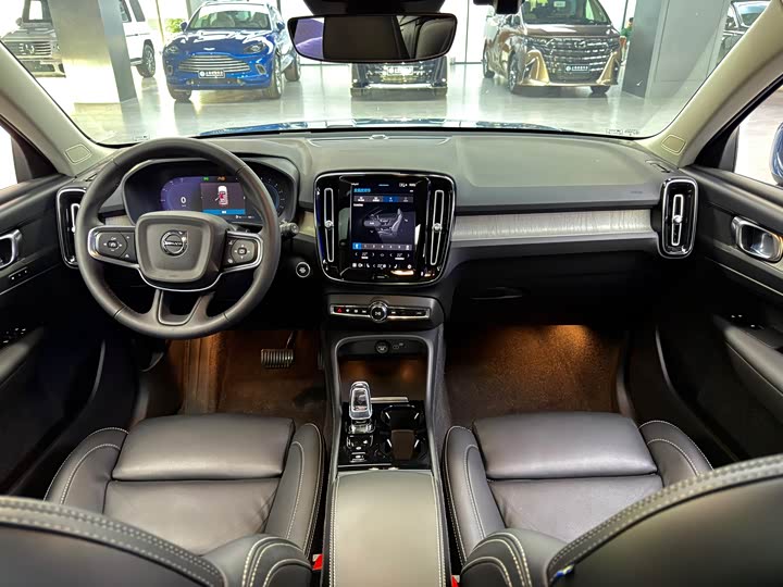 Volvo XC40 2023 B 4 WD — фото 16