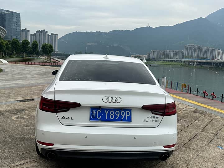 Audi A4L 30 40 TFSI базовая — фото 5