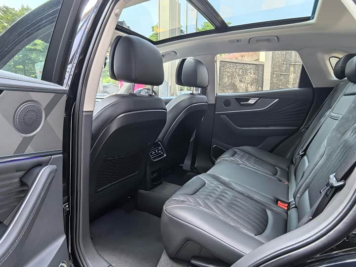 Hongqi HS5 2023 2.0 T 4 WD Pro — фото 4
