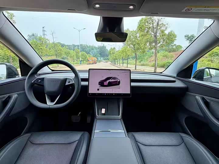 Tesla Model Y 2025 — фото 5