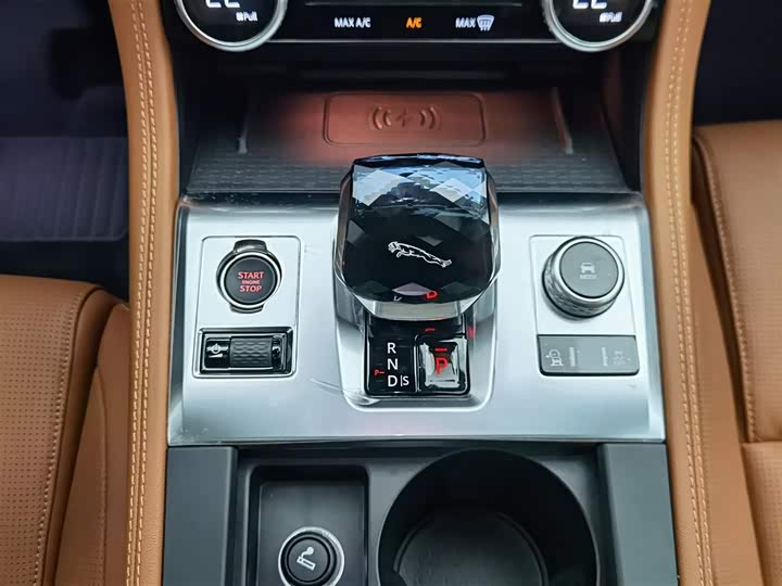 Jaguar F-PACE 2024 P 250 R-Dynamic SE — фото 13
