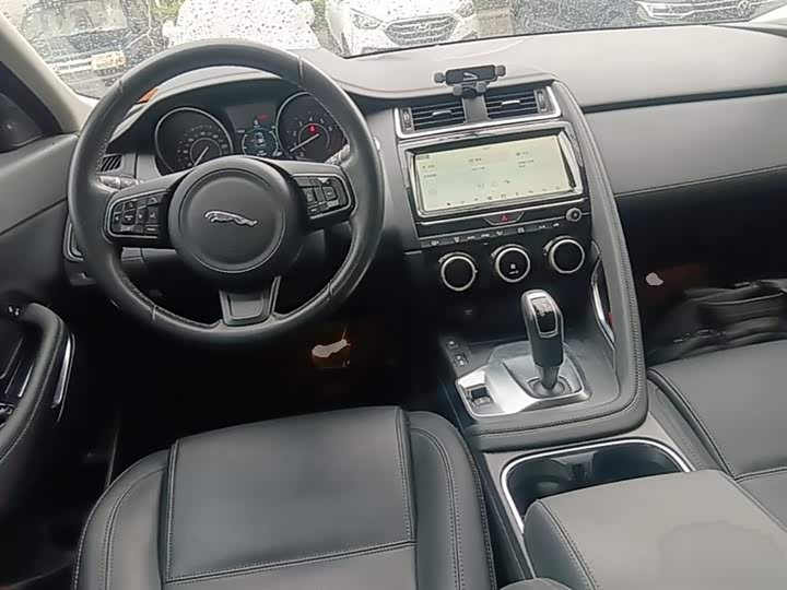 Jaguar E-PACE 2018 P 200 S VI — фото 10