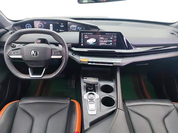 Changan UNI-V 2023 1.5 T Premium — фото 12