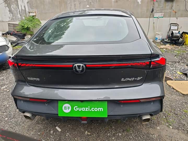 Changan UNI-V 2023 1.5 T Premium — фото 6
