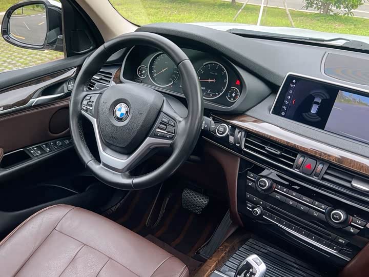BMW X5 2018 x Drive 28i — фото 9