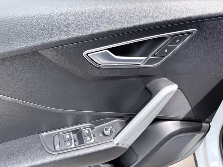 Audi Q2L 2021 35 TFSI — фото 7