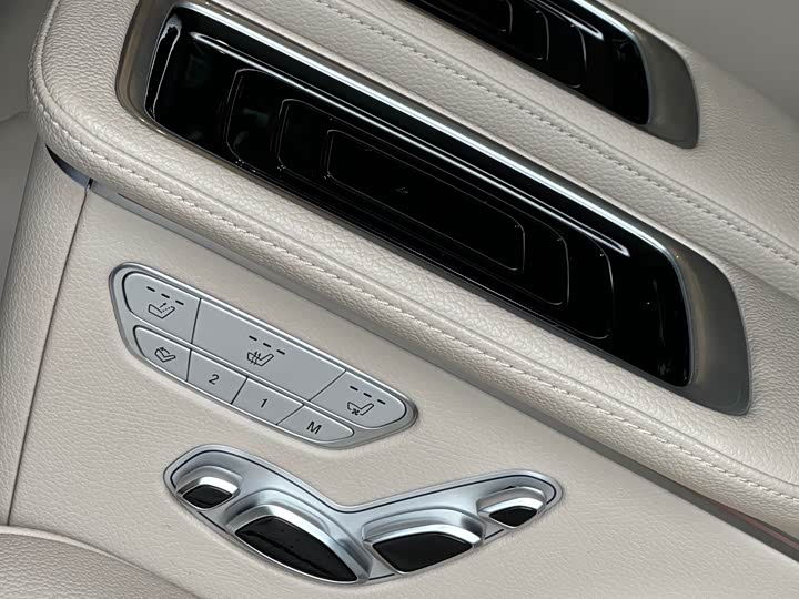 Mercedes-Benz V-Class 2022 V 260 L — фото 12