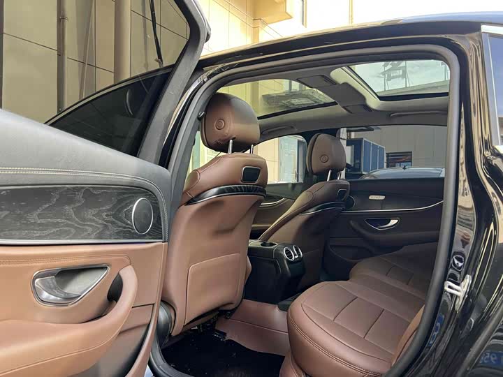 Mercedes-Benz E-Class 2019 E 300 L Luxury — фото 8