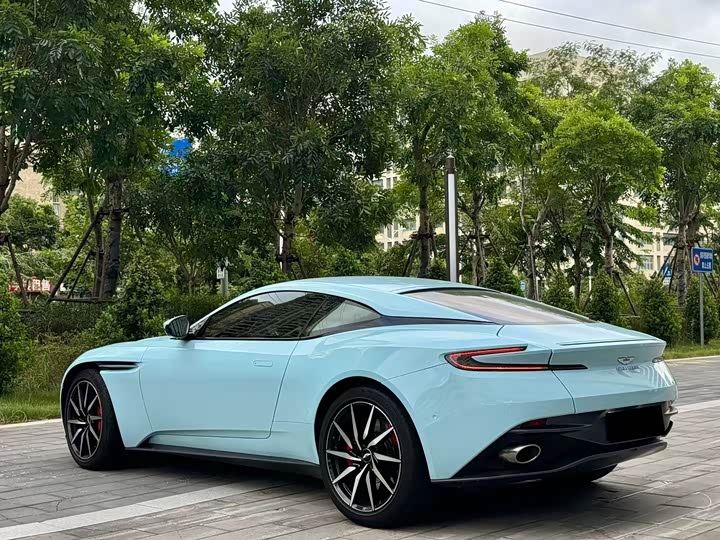 Aston Martin DB11 2016 5.2 T — фото 6